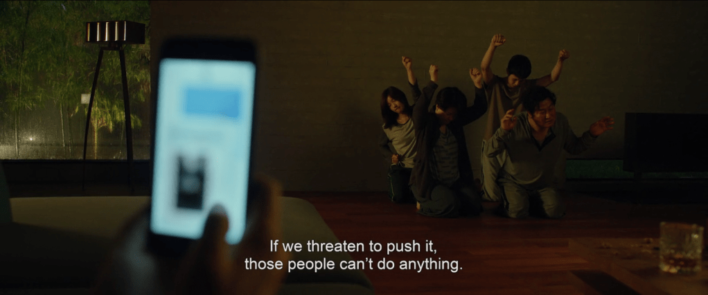 Parasite_Park-Mansion_Living-Room-8