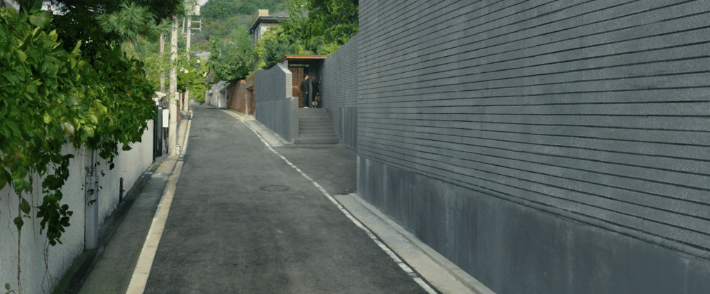 Parasite_Park-Mansion_Exterior-Threshold-1