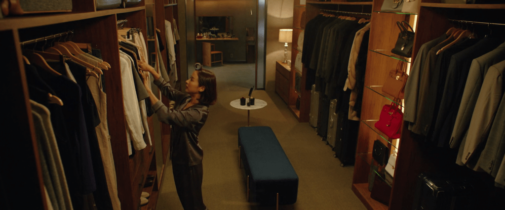 Parasite_Park-Mansion_Master-Closet